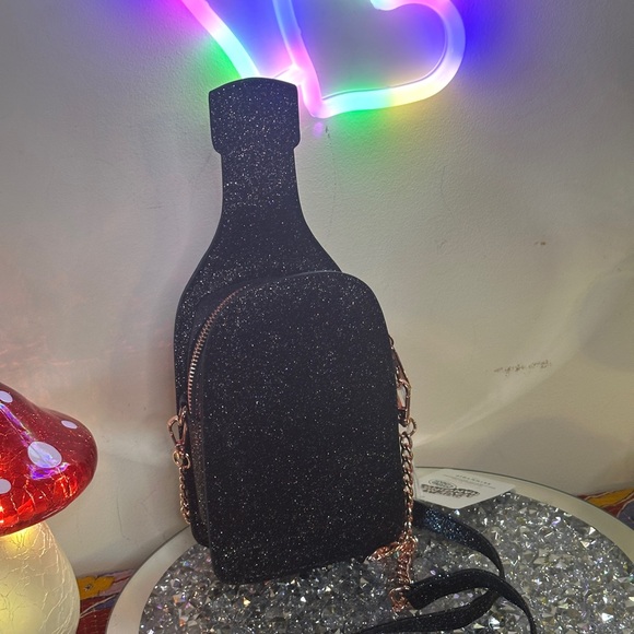 NWT - Skinny Dip London Champagne Bottle Crossbody. - Picture 2 of 4